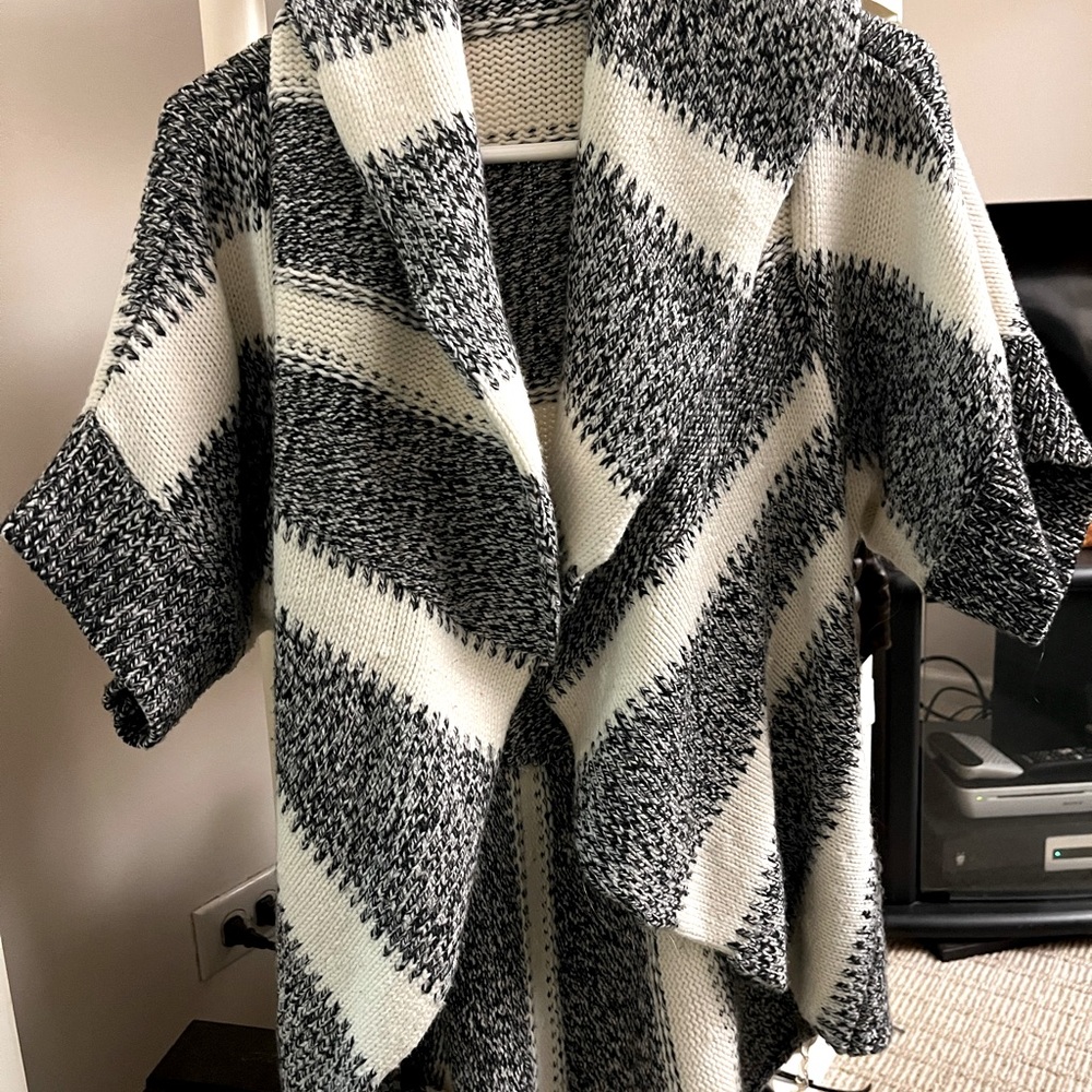 Vintage Express short sleeve sweater /poncho size small